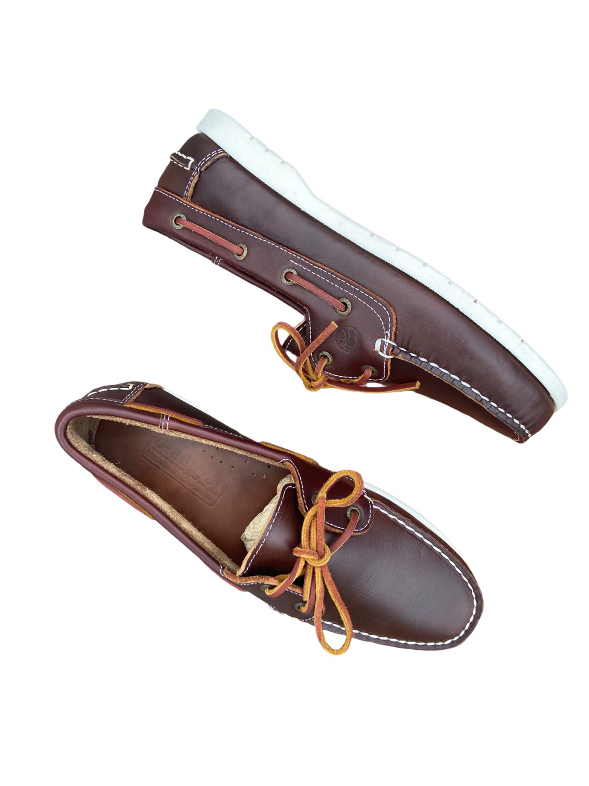 Mocasín Burdeos Con Suela Driving Marron Con Suela Blanca